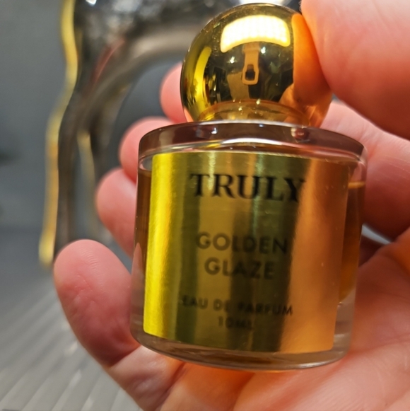 Truly - Picture 2 of 6